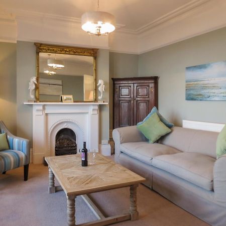 14 Market Cross Place - Beachfront Location With Lovely Sea Views - Aldeburgh Coastal Cottages Zewnętrze zdjęcie