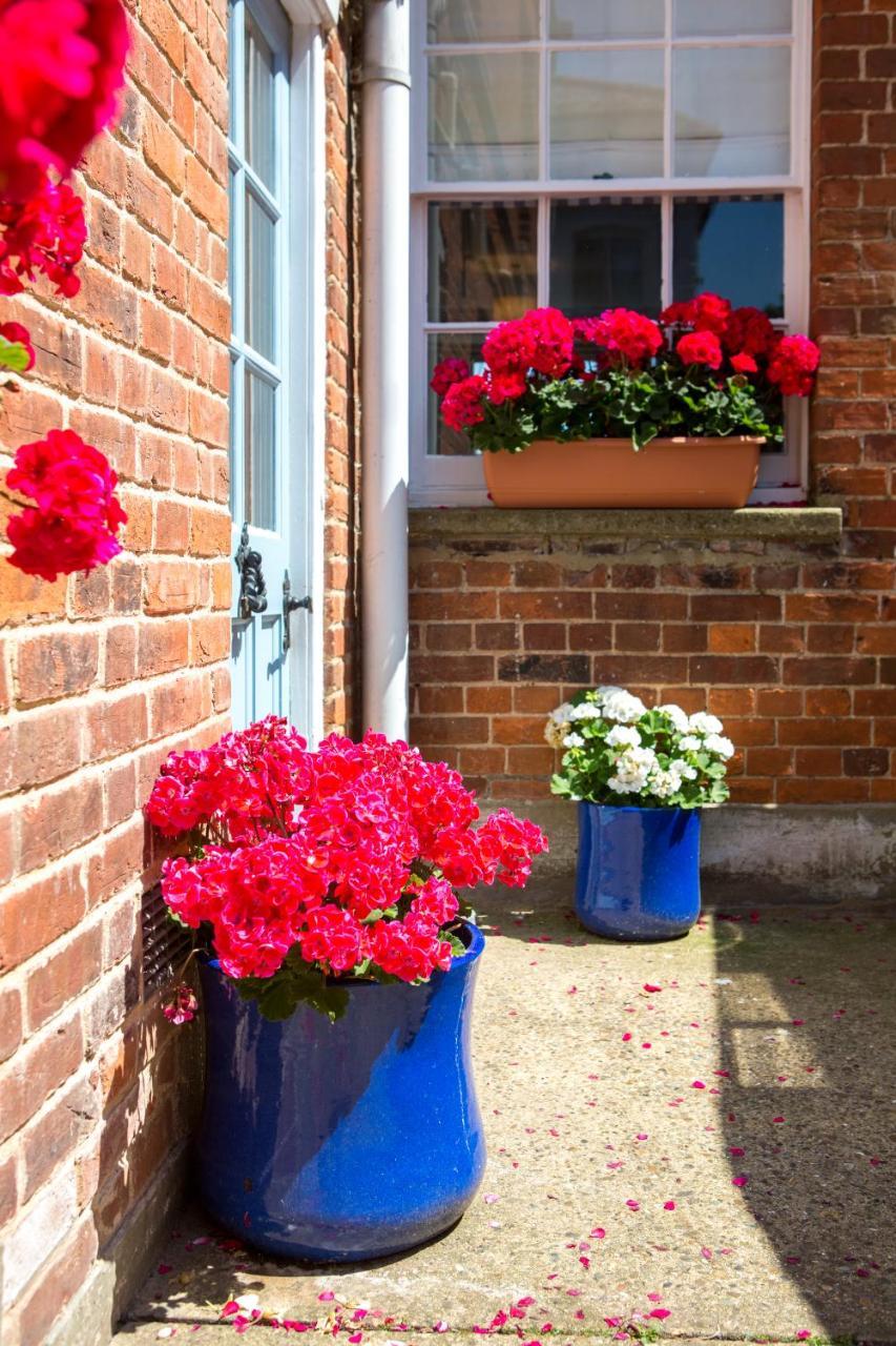 14 Market Cross Place - Beachfront Location With Lovely Sea Views - Aldeburgh Coastal Cottages Zewnętrze zdjęcie